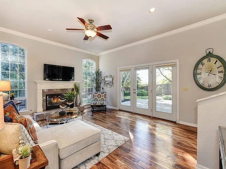 4650 Dorchester Ln — Photo 18