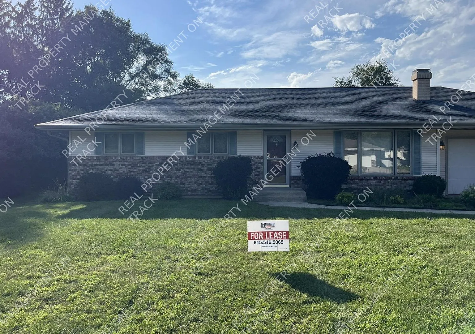 Updated 3Bed/2Bath Ranch in Machesney Park — Photo 1