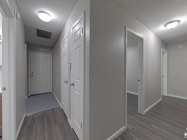 1322 N Kansas St — Photo 8