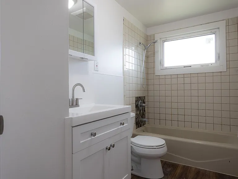 248 Bentley Dr — Photo 7