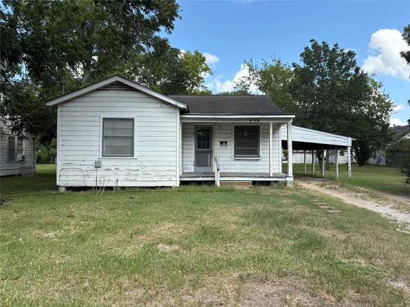 406 Omega St, El Campo, TX 77437