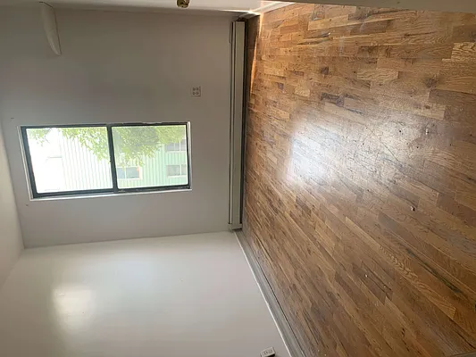 Rented by Manhattan Management LLC | media 77