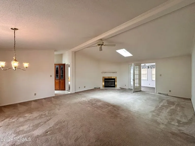 1075 Captains Ct — Photo 6