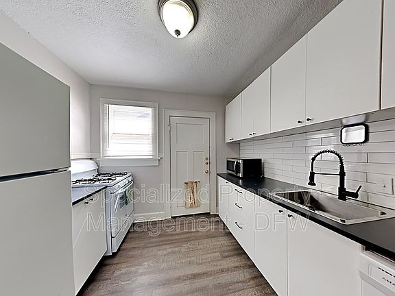 4th image of 3215 Greene Ave