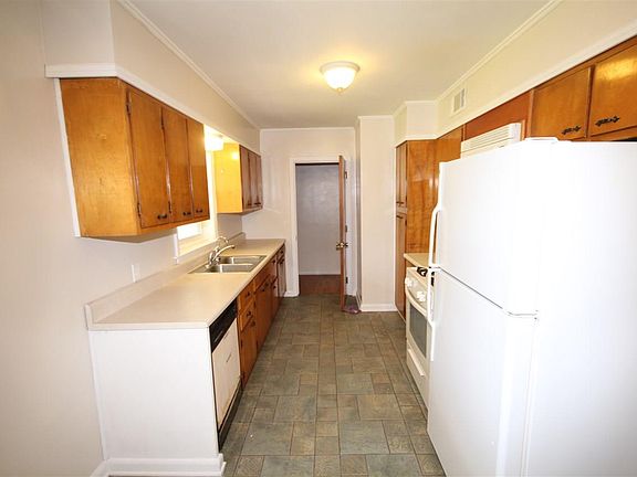 5th image of 724 Gentian Dr