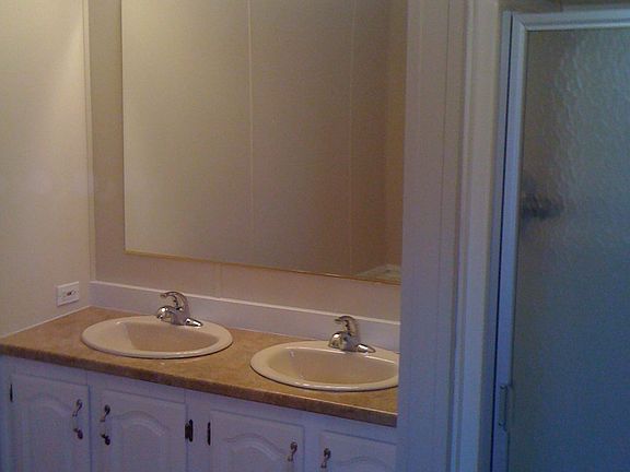 3rd image of 2624 Holly Brook Dr