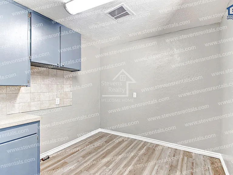1210 NW Irwin Ave — Photo 15