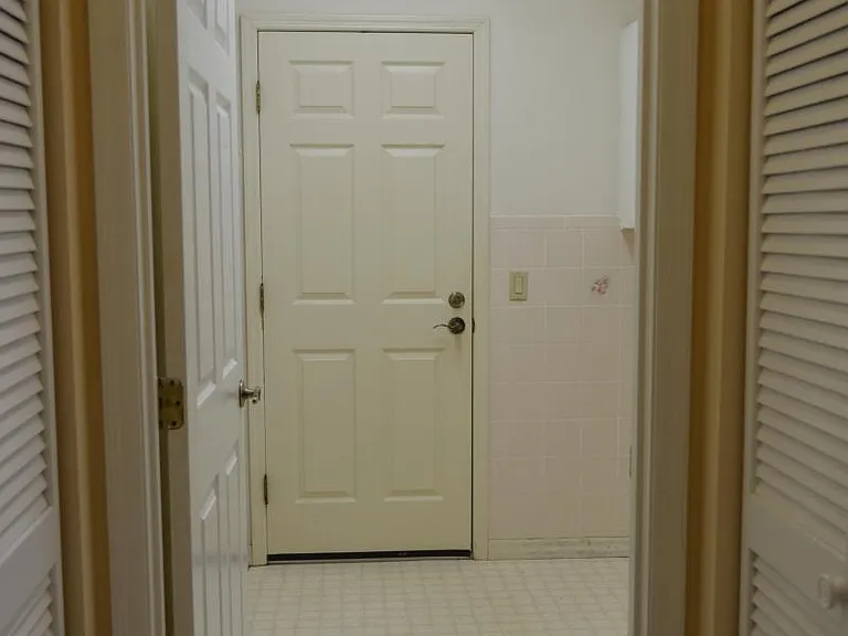 318 W Hillmoor Ln — Photo 22