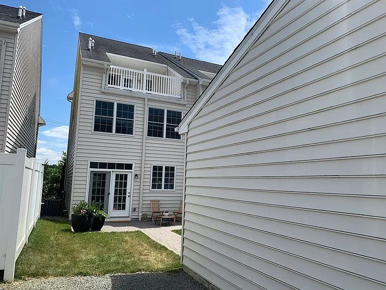 607 W Mulberry St — Photo 13