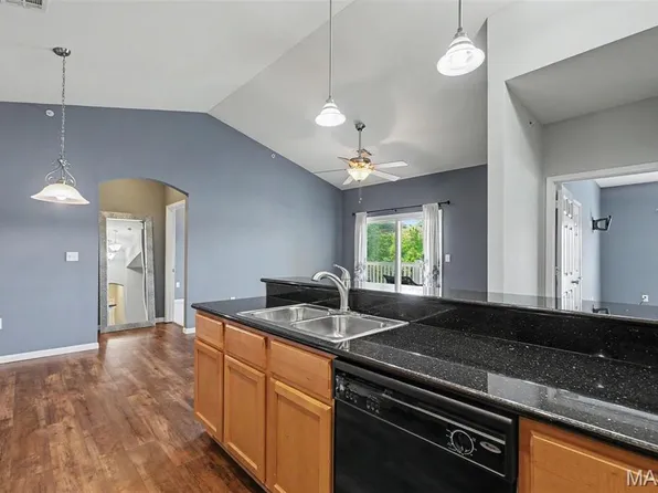 39 Kassebaum Ln APT 305, Saint Louis, MO 63129
