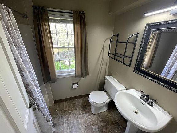 5th image of 858 Sherwood Dr NE #2