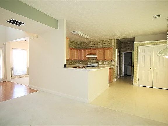 5th image of 1550 Hampton Hollow Dr