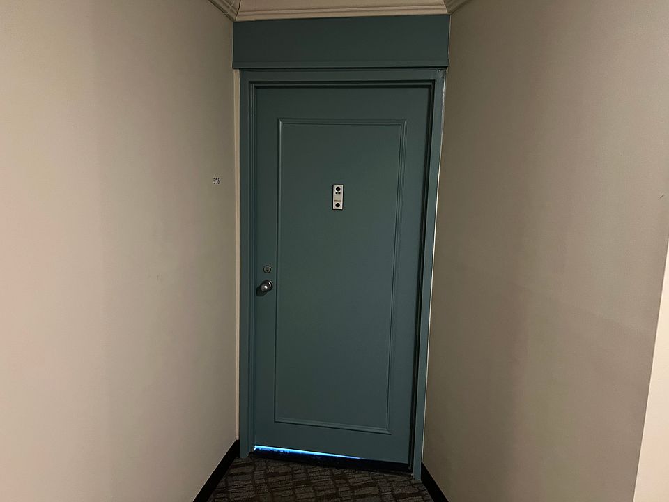 1st image of 205 Yoakum Pkwy Unit 916