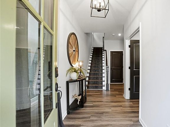 3rd image of 6610 Cortland Walk