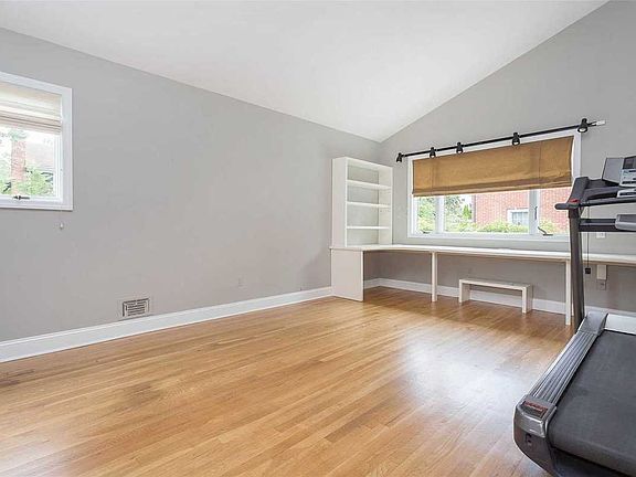 4th image of 336 Knollwood Ave