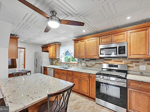 4th image of 2113 Water St