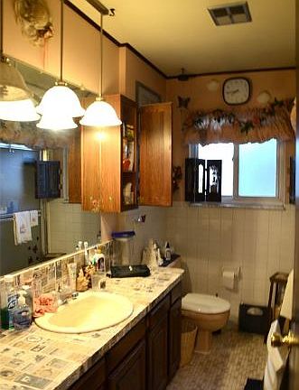 3rd image of 32658 Hazelwood St
