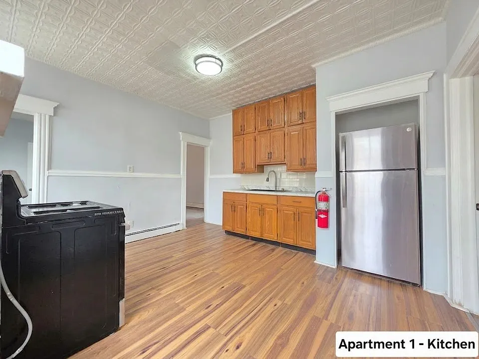 8 Lincoln Ave #1