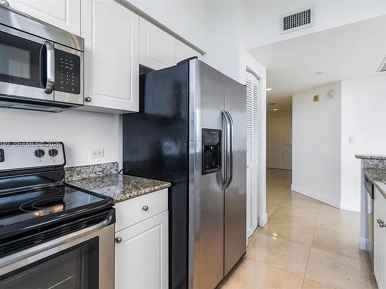 19501 W Country Club Dr #1009 — Photo 12