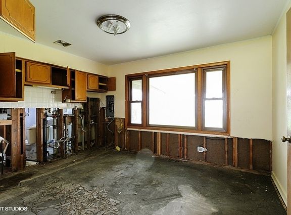 5th image of 170 Oakwood Dr