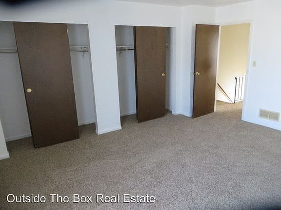 3rd image of 975 Taylorsview Dr