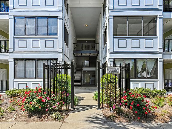 3rd image of 1025 Riverland Woods Pl APT 1008