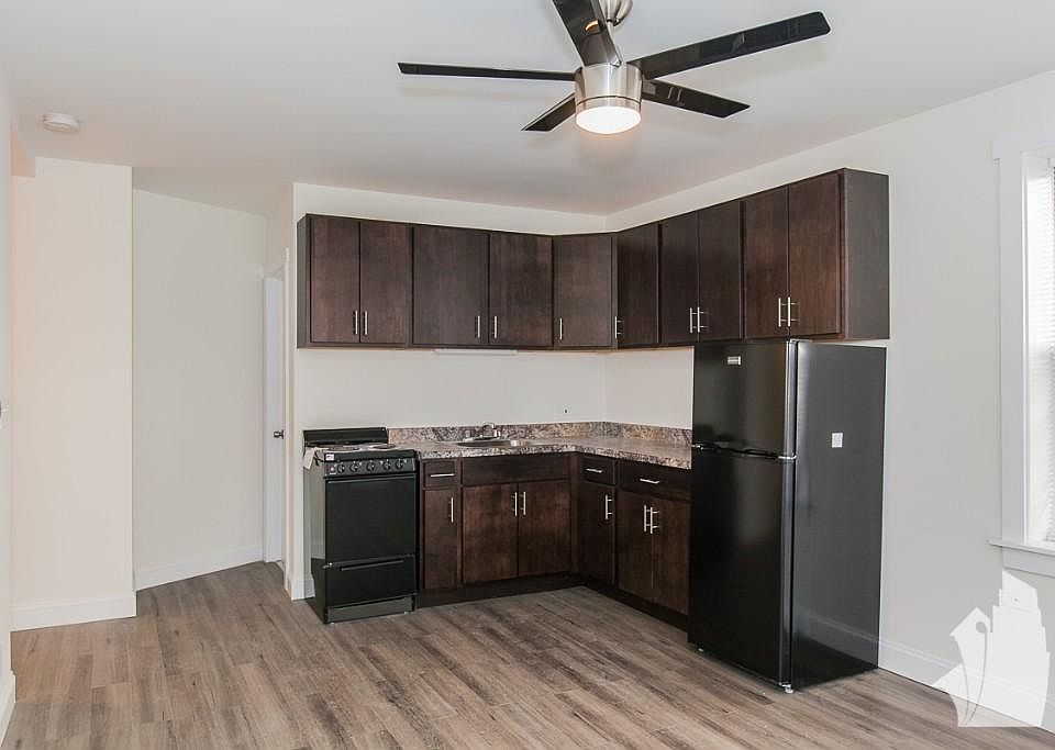 1st image of 3936 N Clarendon Ave