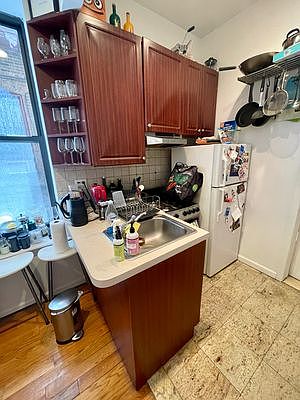 4th image of 403 W 48th St APT D