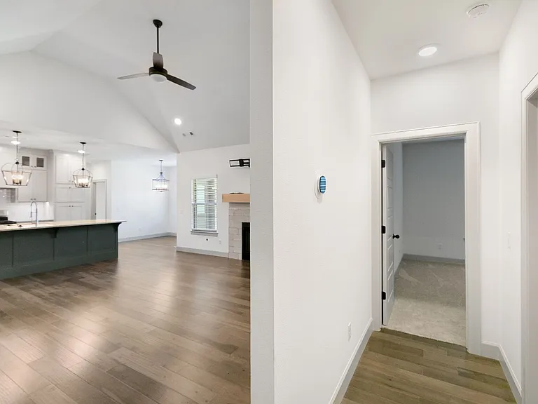 1001 Laux Ln — Photo 8