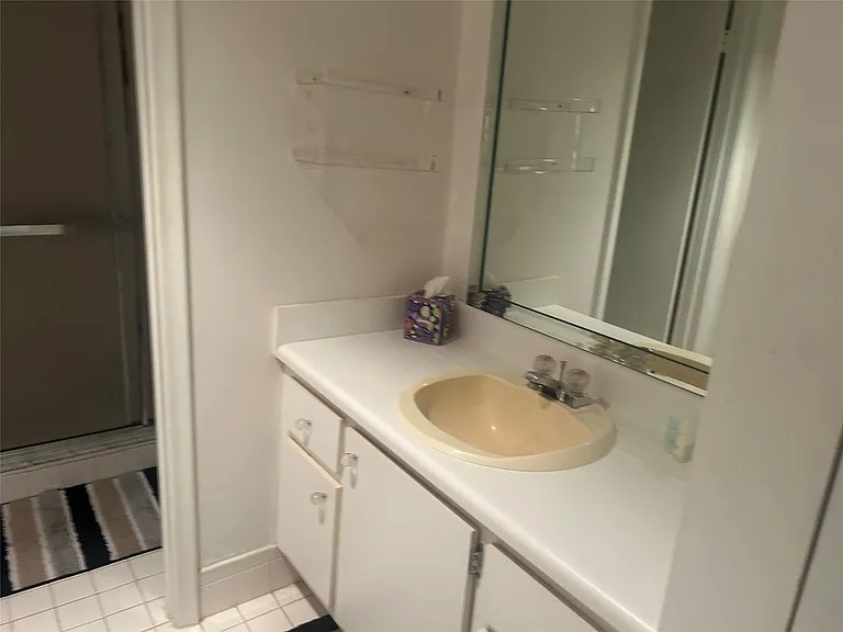 1902 Bermuda Cir #G2 — Photo 9