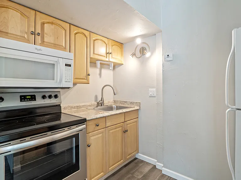 1218-1222 S Farmer Ave #B101 — Photo 8