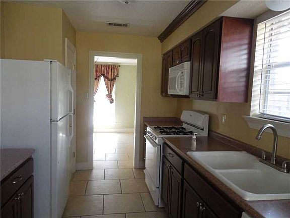 3rd image of 1001 Focis St