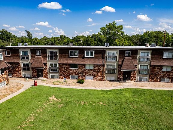 3rd image of 1920 W Towanda Ave APT 19