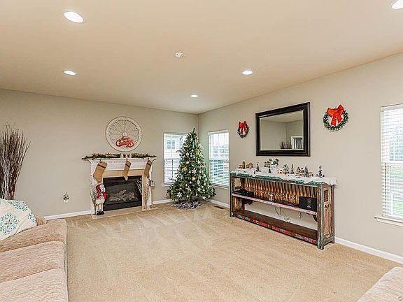 3rd image of 9503 Thornecrest Dr