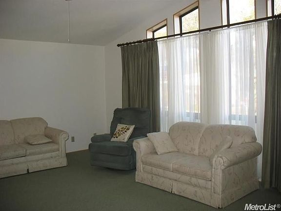 3rd image of 194 Leafwood Way