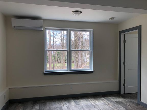 5th image of 215 Daisy Ln APT 1