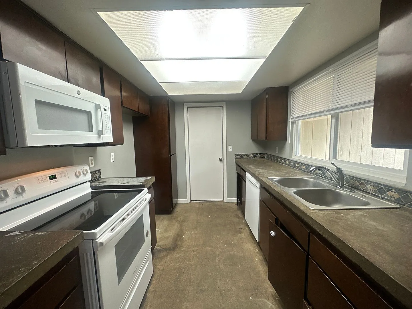 1331 - 1333 Frankfort Court, Merced — Photo 3