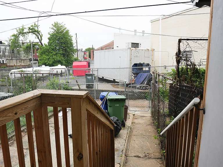 2120 N Fulton Ave — Photo 5