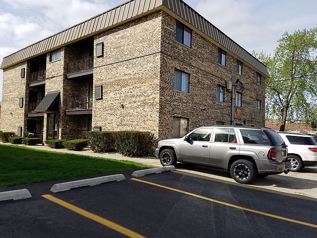 2nd image of 5710 S Archer Ave APT 2C