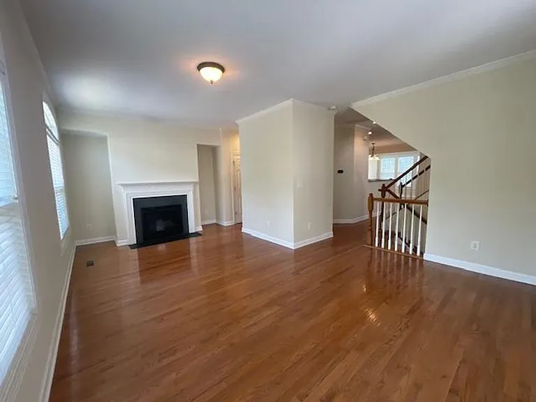 3513 Edgemont Dr — Photo 12