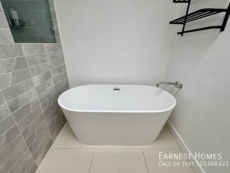 4348 Mammoth Ave #303 — Photo 23