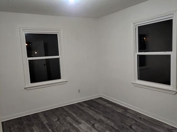 3rd image of 8 E Richard Dr