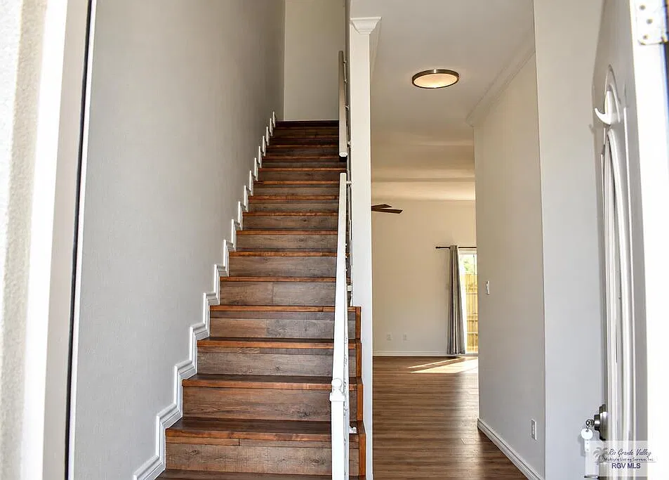 3 bed, 2.5 bath, 1470 sqft, $1,800 — Photo 2