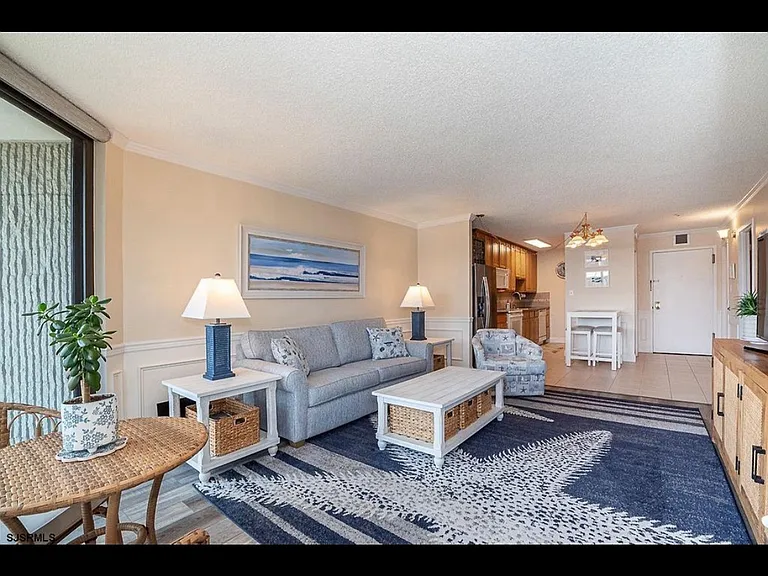 935 Ocean Ave #528 — Photo 2