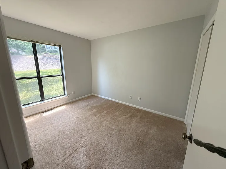4554 Summerset Dr — Photo 8