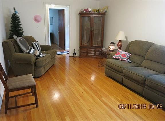 3rd image of 1888 Moss Dr