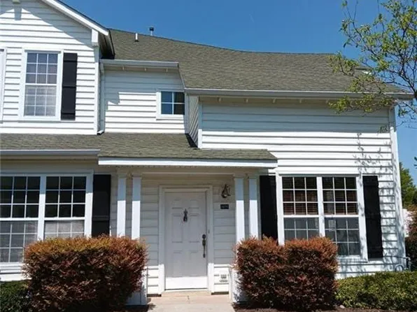 1076 Grace Hill Dr, Virginia Beach, VA 23455