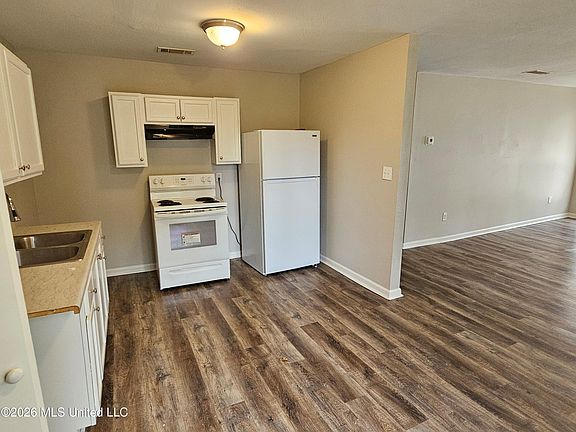 2nd image of 227 Lawrence Rd