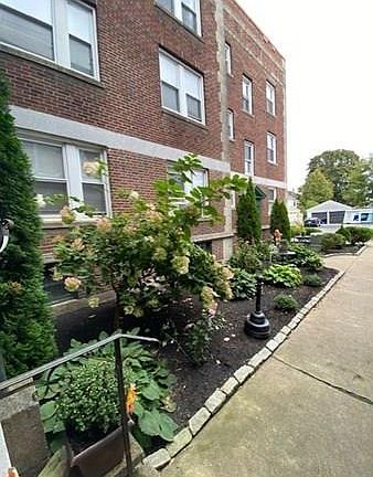 3rd image of 15 Ives St #25