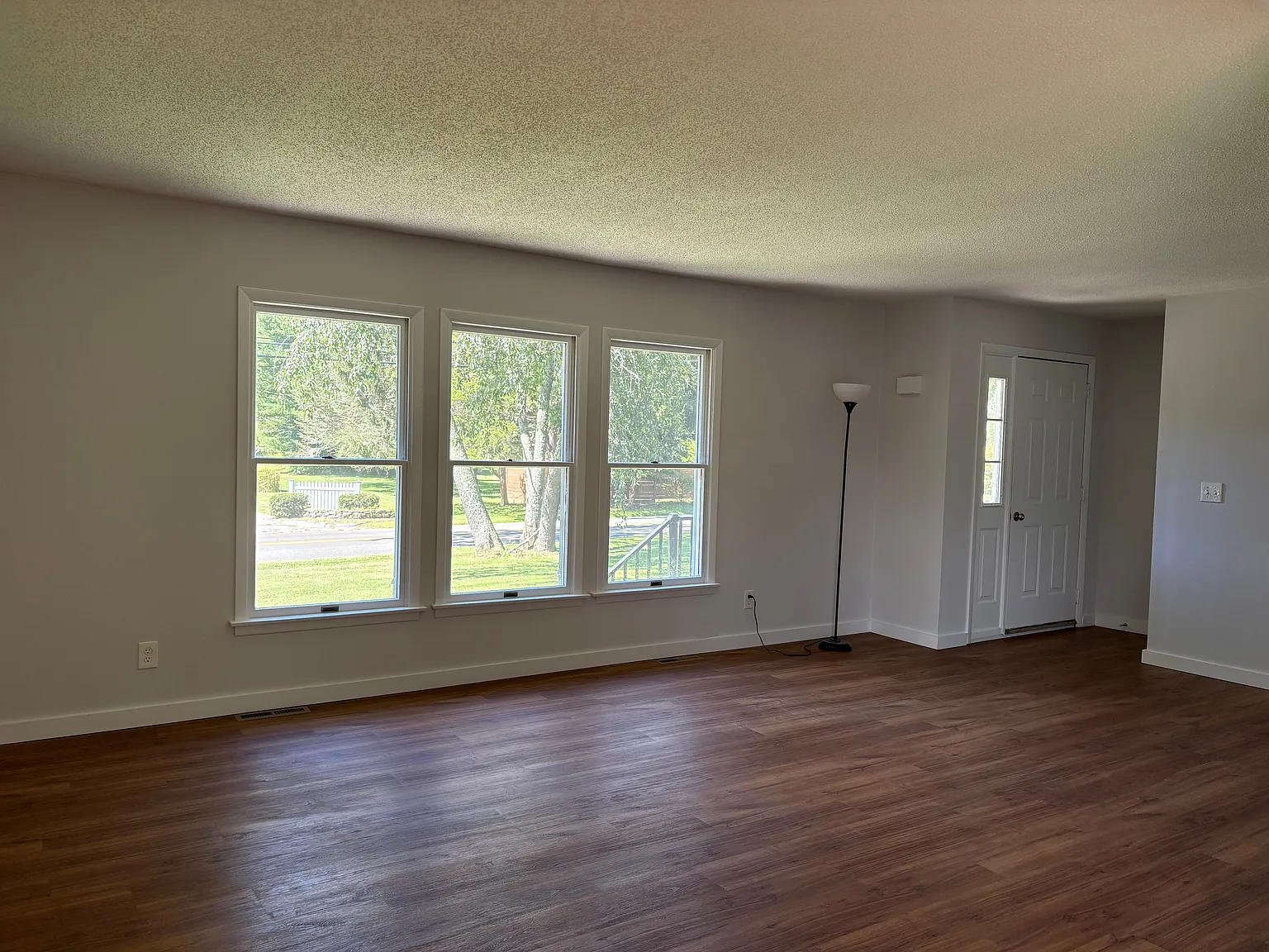 3 bed, 2000 sqft, $3,000 — Photo 4
